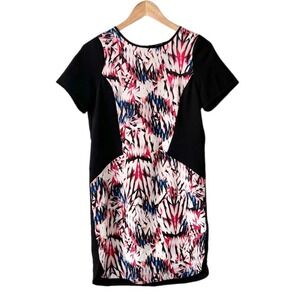 Felicity & Coco Short Sleeve Geo Shift Dress Size xs